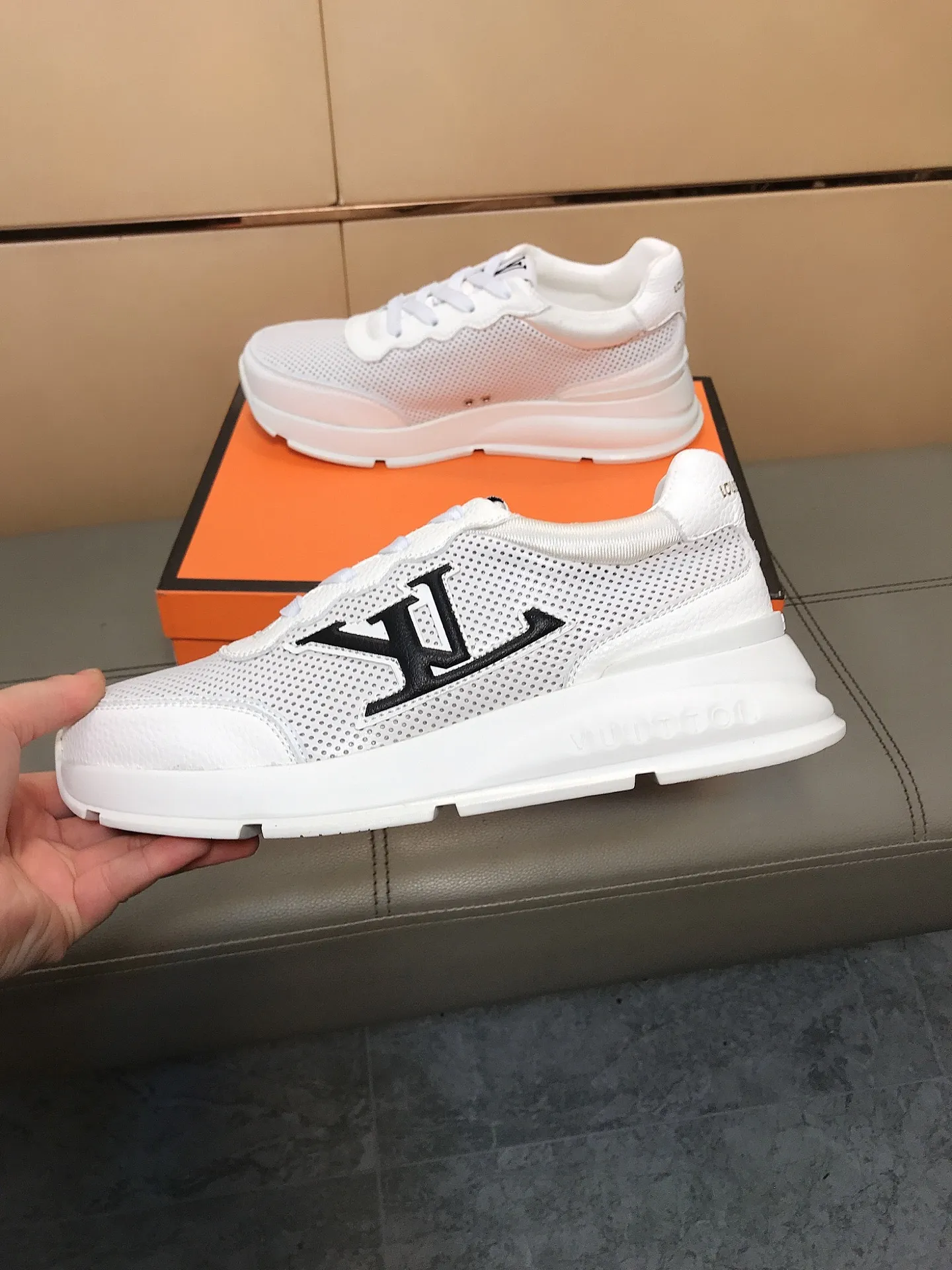 Ex-factory price 442 💎💎🔆New model launched [LV Louis Vuitton] The latest high-quality men's sports and casual shoes, European and American trends 🔰Perfectly blending noble quality and fashionable texture💋💋The upper is made of imported cowhide and sheepskin feet, creating a fashionable personality as a whole to set off your uniqueness! Classic style, cool and stylish trendy male image🌹 38-44👣